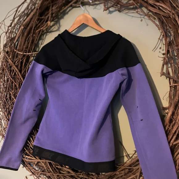 Nike Women's Two-Tone purple full zip sweatshirt with thumb holes size small - Picture 3 of 5